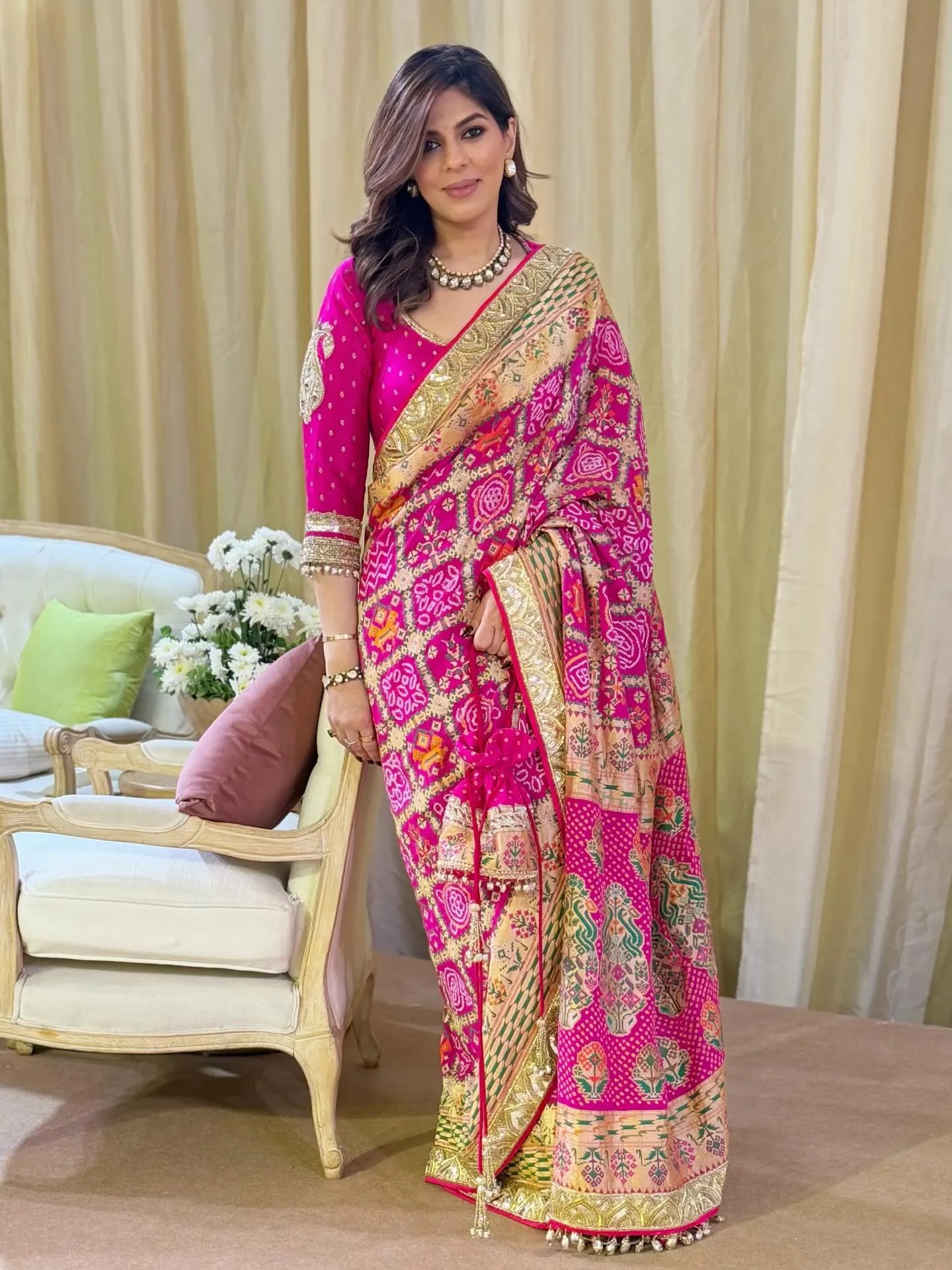 srk manager pooja dadlani salary